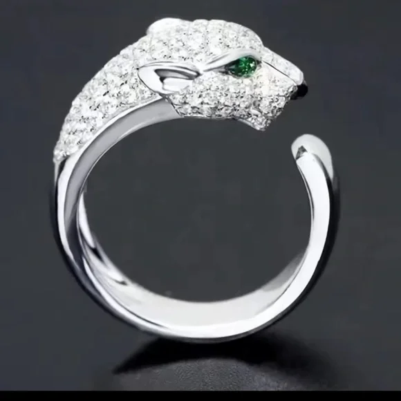 Elegant Silver Panther Ring with Green Accents - Picture 2 of 6